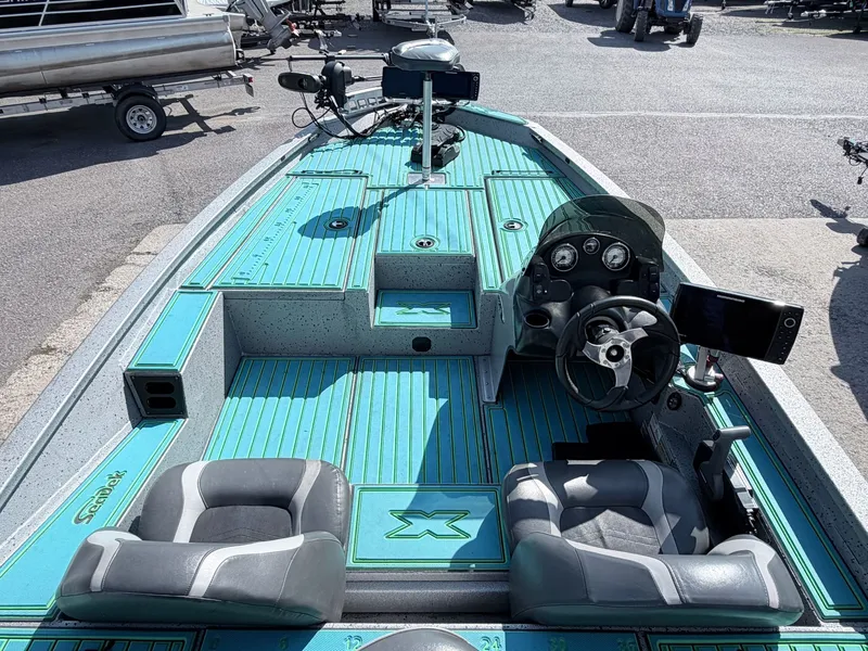 Slide: The Image of 2017 Xpress X19 boat with modern cockpit and blue deck. - 11