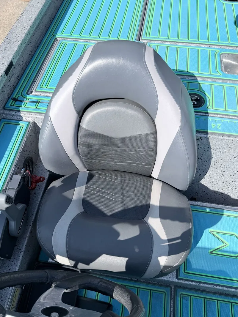 Slide: The Image of Gray seat on a 2017 Xpress X19 boat. - 13