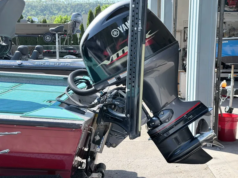 Slide: The Image of 2017 Xpress X19 boat with Yamaha outboard motor. - 20