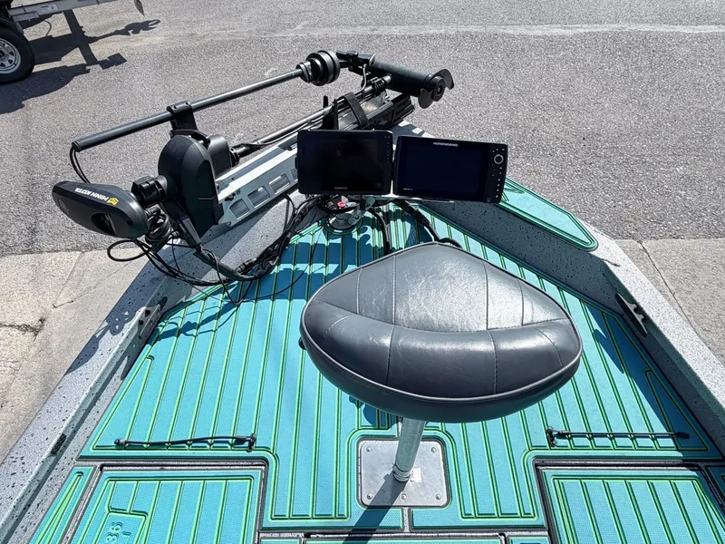 Slide: The Image of 2017 Xpress X19 boat with controls and seat on blue deck. - 21