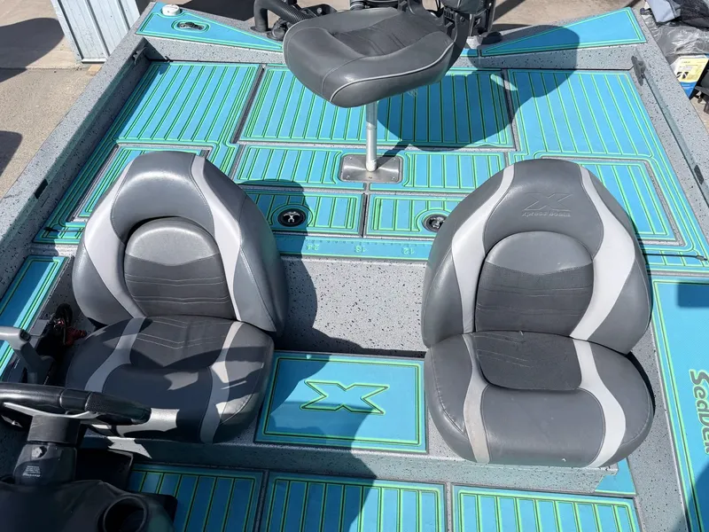 Slide: The Image of Interior of a 2017 Xpress X19 boat with gray seats. - 28