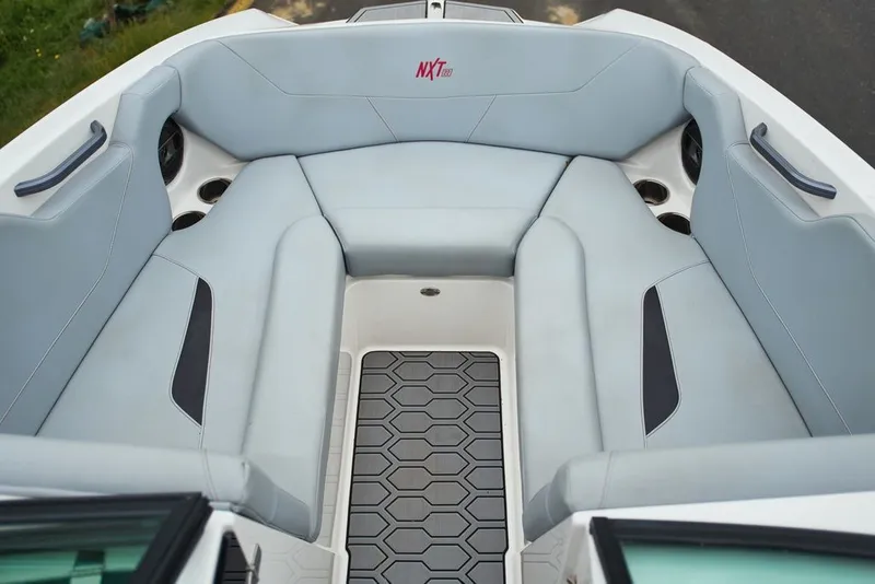 Slide: The Image of MasterCraft NXT22 2022 - 12