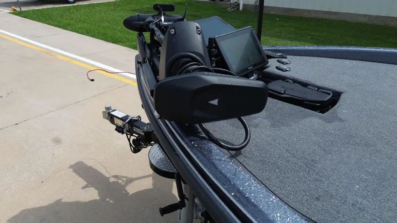 Slide: The Image of Phoenix Bass Boat 921 Elite 2021 - 14