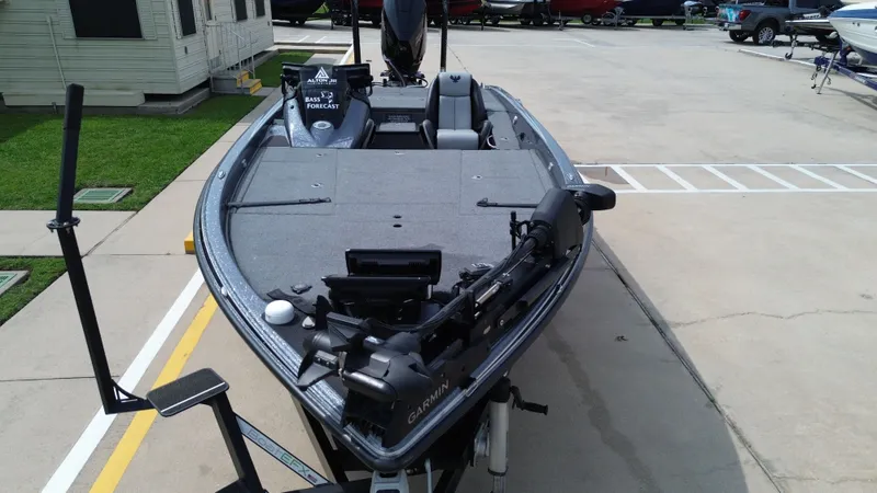Slide: The Image of Phoenix Bass Boat 921 Elite 2021 - 30