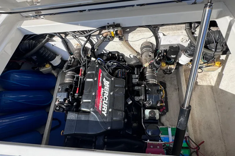 Slide: The Image of Engine compartment of a 2000 Fountain 27 Fever boat with Mercury MerCruiser engine. - 33