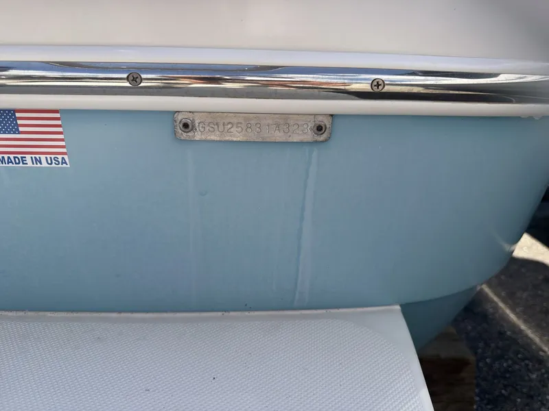 Slide: The Image of Splender 259 Sunstar 2023 boat with serial number and USA flag. - 5