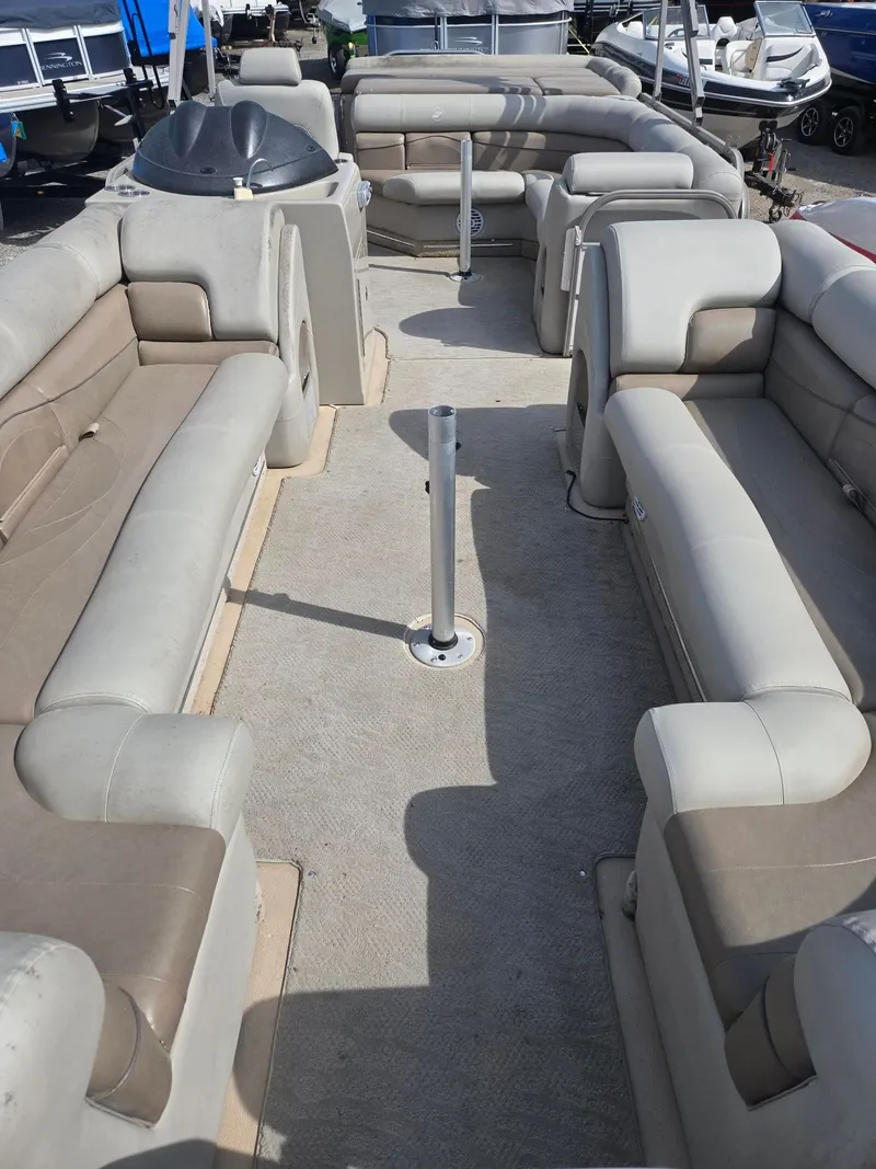 Slide: The Image of Interior of a 2007 Starcraft Majestic 256 pontoon boat with beige seating. - 8