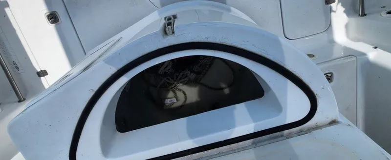 Slide: The Image of Interior of a 2006 Polar Kraft Sportsman Series 27 boat. - 8