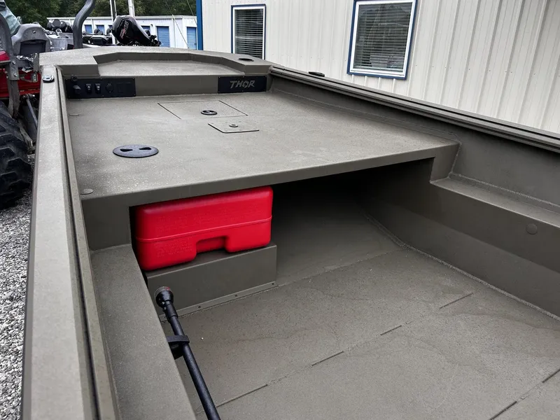 Slide: The Image of Interior of Thor SWAMP HAMMER 1754 boat, year 2026. - 9