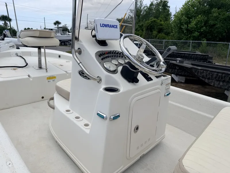Slide: The Image of 2016 Carolina Skiff JVX18CC console with Lowrance display. - 9