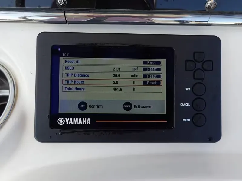 Slide: The Image of Yamaha display on Pathfinder 2200 TRS boat, 2018 model. - 10