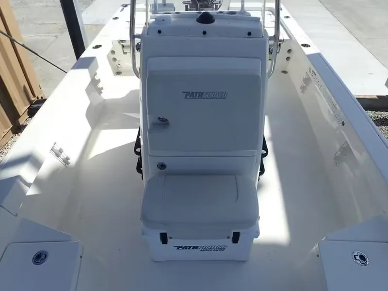 Slide: The Image of Interior view of a 2018 Pathfinder 2200 TRS boat. - 7