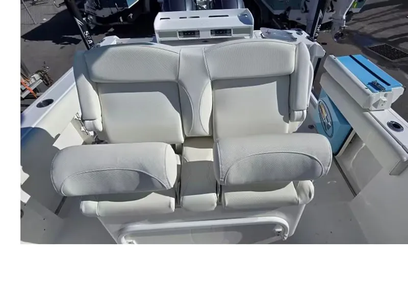 Slide: The Image of 2018 Sea Hunt Gamefish 27 boat seats in white. - 10