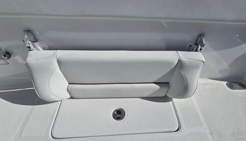 Slide: The Image of Rear seat of a 2018 Sea Hunt Gamefish 27 boat. - 8