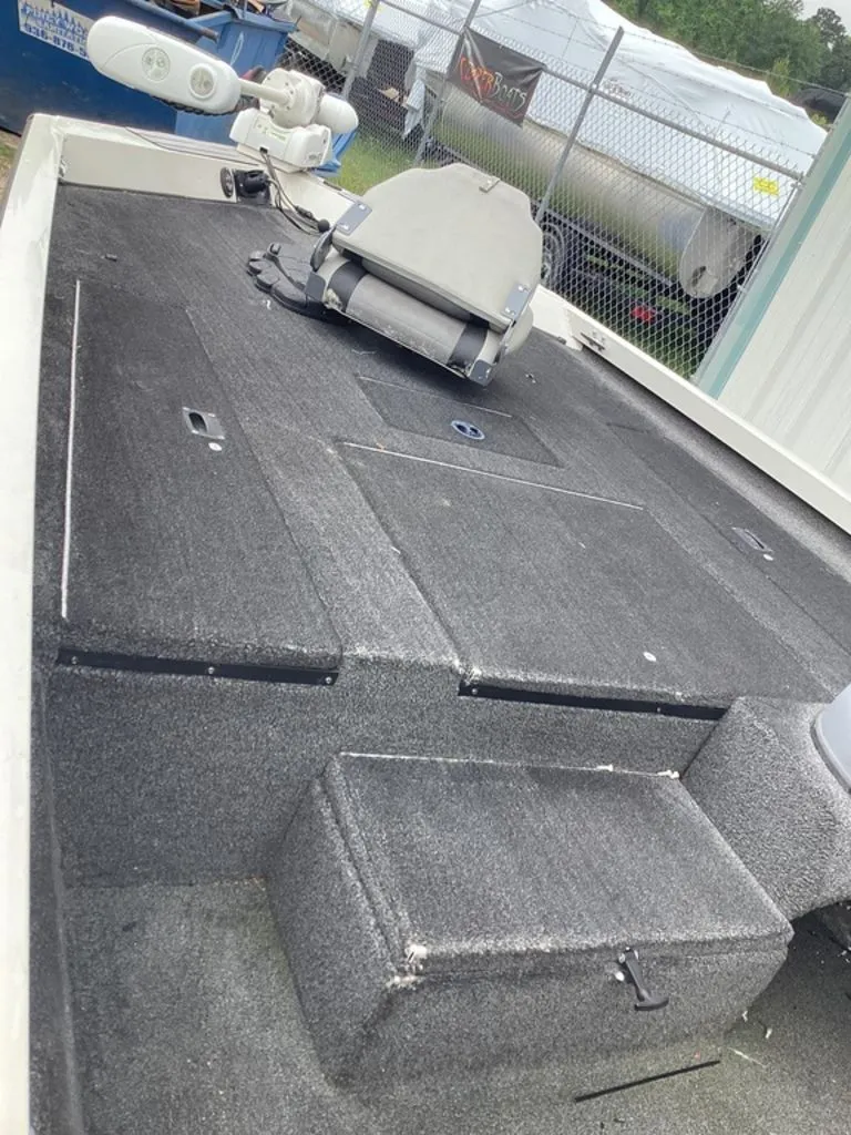 Slide: The Image of Interior of a 2013 Lowe Stinger 18 HP boat with gray carpet. - 12