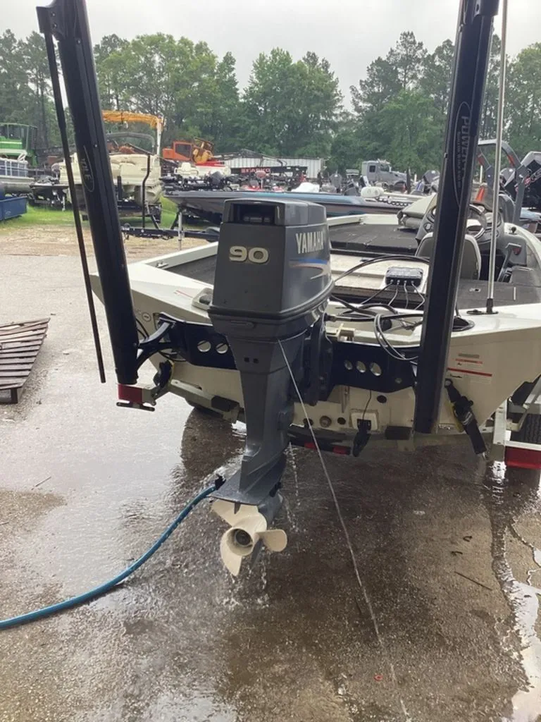 Slide: The Image of 2013 Lowe Stinger 18 HP boat with Yamaha 90 outboard motor. - 3