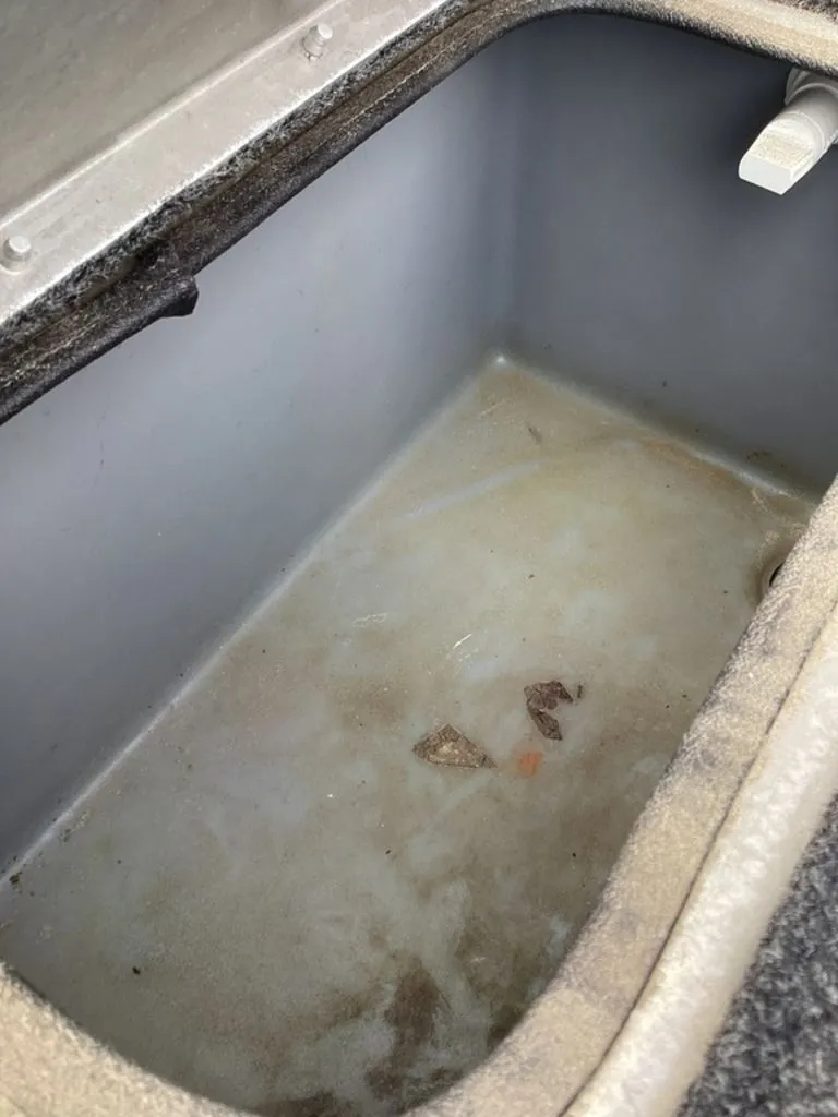 Slide: The Image of Interior of a 2013 Lowe Stinger 18 HP boat. - 41