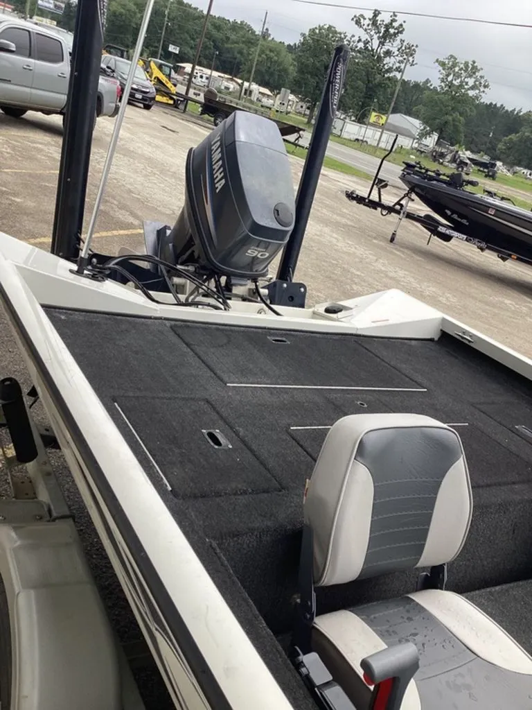 Slide: The Image of Lowe Stinger 18 HP 2013 with Yamaha motor on parking lot. - 7