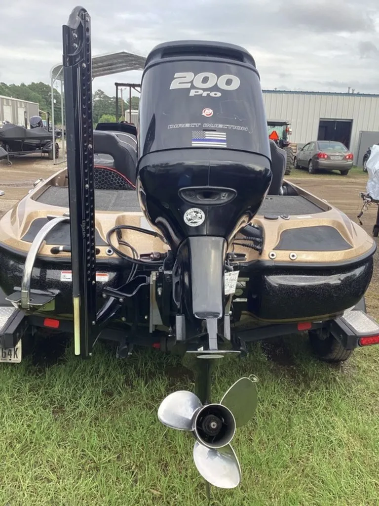 The Image of 2017 Nitro Z19 boat with Mercury engine on trailer. - 1