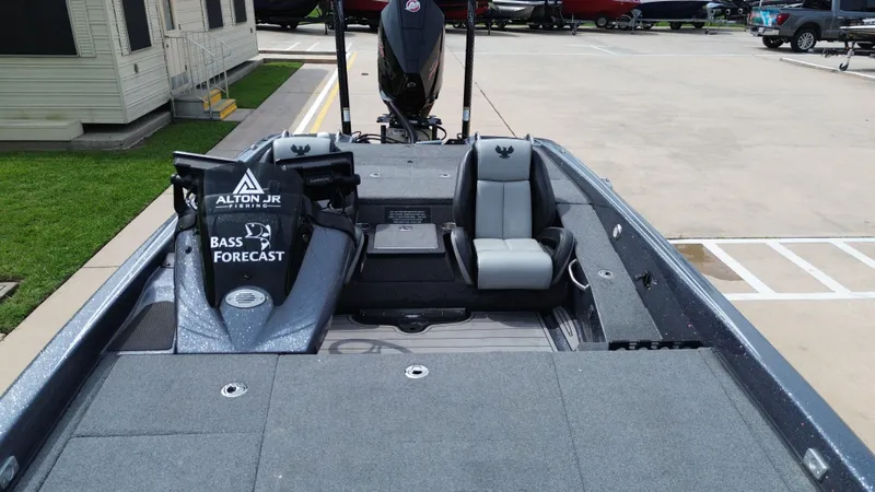 Slide: The Image of Interior view of a 2021 Phoenix 921 Elite boat. - 31