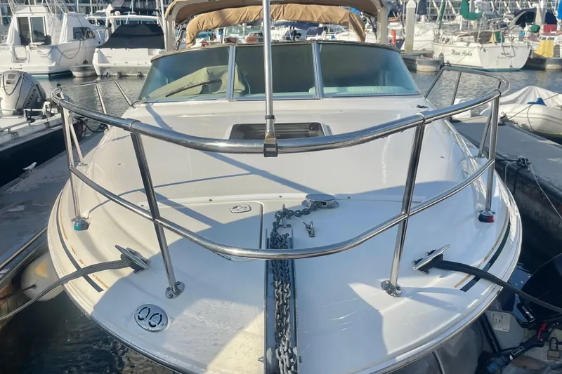 Slide: The Image of 2001 Sea Ray 280 boat docked at marina, featuring stainless steel railings and anchor chain. - 5