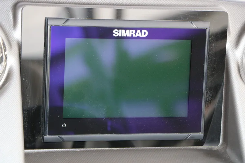 Slide: The Image of Simrad display on Sylvan L3 RLZ Tri Toon 2026 boat. - 34