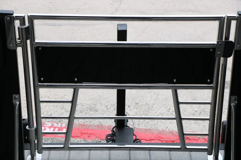 Slide: The Image of Sylvan L3 RLZ Tri Toon 2026, stainless steel railing detail view. - 47