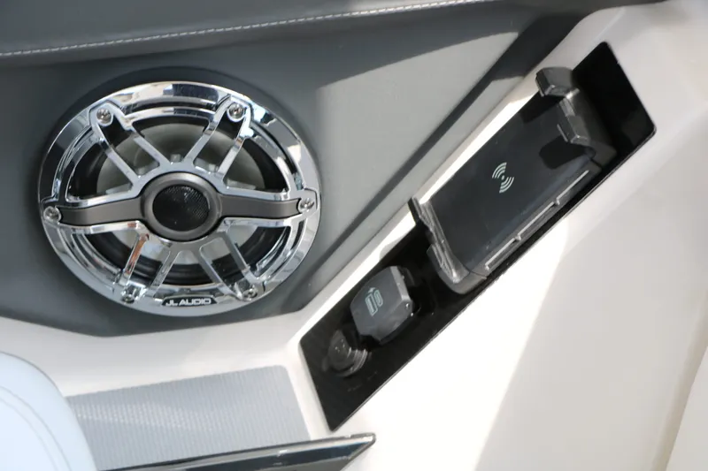 Slide: The Image of Chaparral SSX 8 2026 speaker and wireless charger. - 41