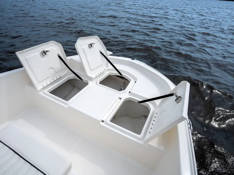 Slide: The Image of Bayliner Trophy T18 2026 - 5