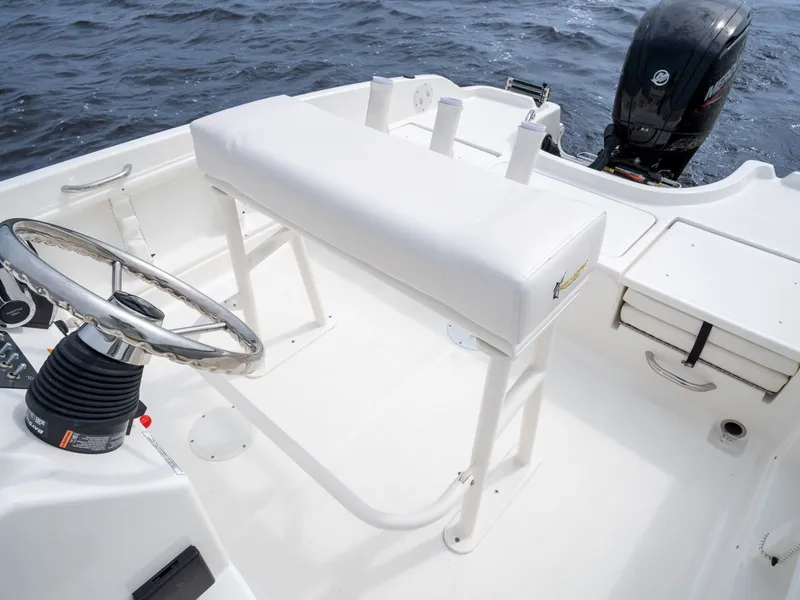 Slide: The Image of Bayliner Trophy T18 2026 - 6
