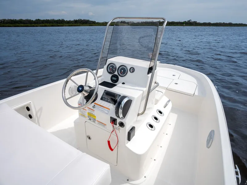 Slide: The Image of Bayliner Trophy T18 2026 - 7