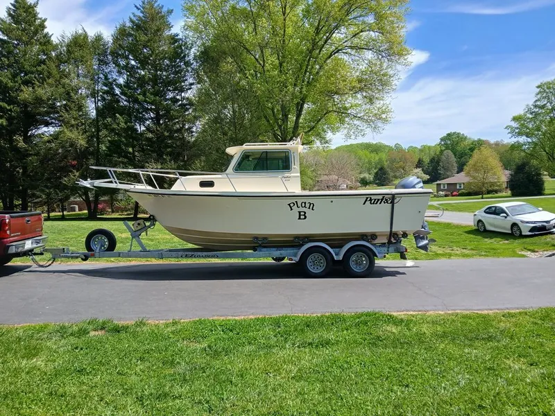 The Image of Parker Marine 2120 Sport Cabin 2004 - 0