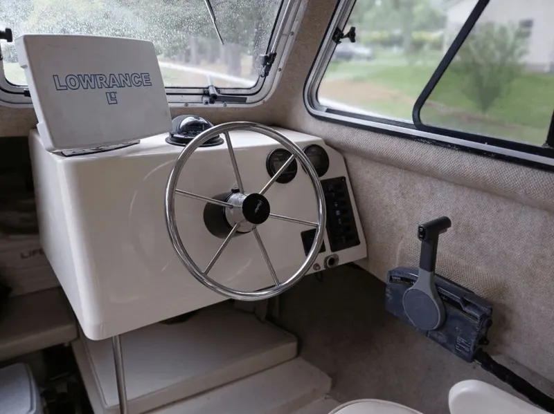 Slide: The Image of Parker Marine 2120 Sport Cabin 2004 - 3