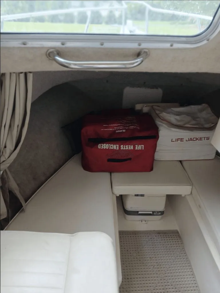 Slide: The Image of Parker Marine 2120 Sport Cabin 2004 - 6