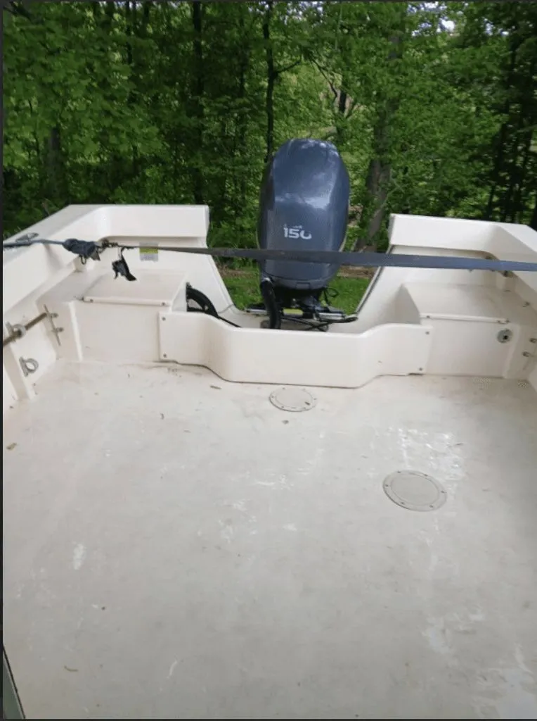 Slide: The Image of Parker Marine 2120 Sport Cabin 2004 - 7