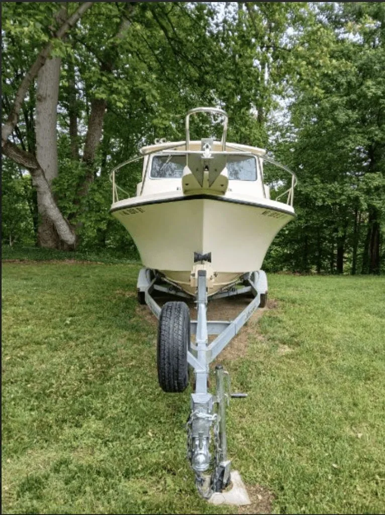 Slide: The Image of Parker Marine 2120 Sport Cabin 2004 - 8