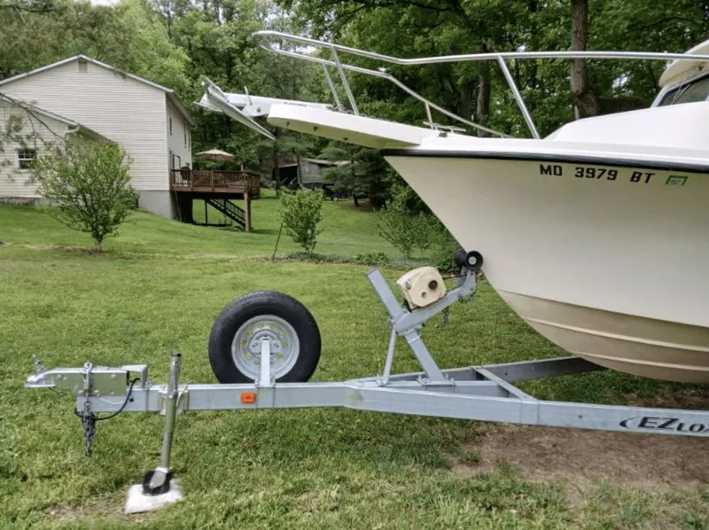 Slide: The Image of Parker Marine 2120 Sport Cabin 2004 - 9