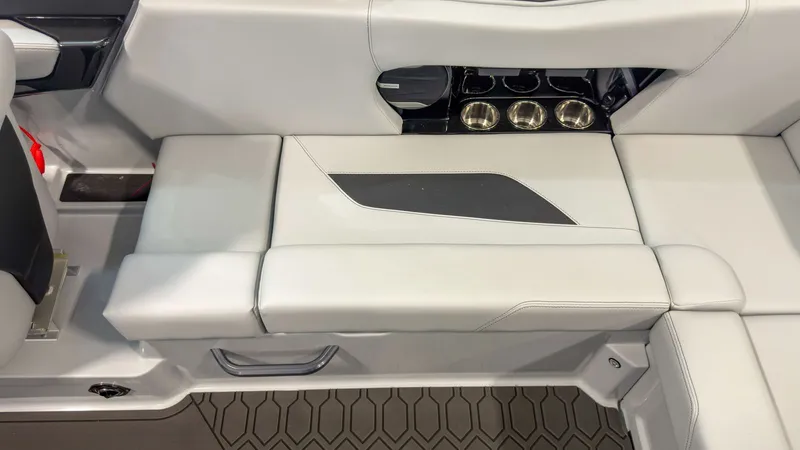 Slide: The Image of MasterCraft NXT22 2026 - 13