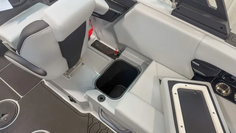 Slide: The Image of MasterCraft NXT22 2026 - 15