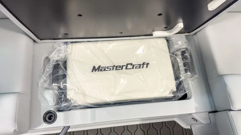 Slide: The Image of MasterCraft NXT22 2026 - 33