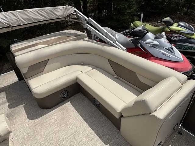 Slide: The Image of Crest Classic LX 200 L 2020 - 10