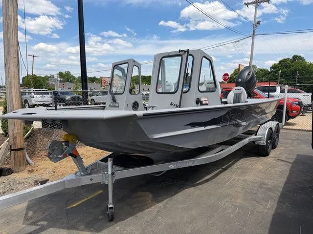 Slide: The Image of SeaArk 2272 MVT Flatcat 2026 - 3