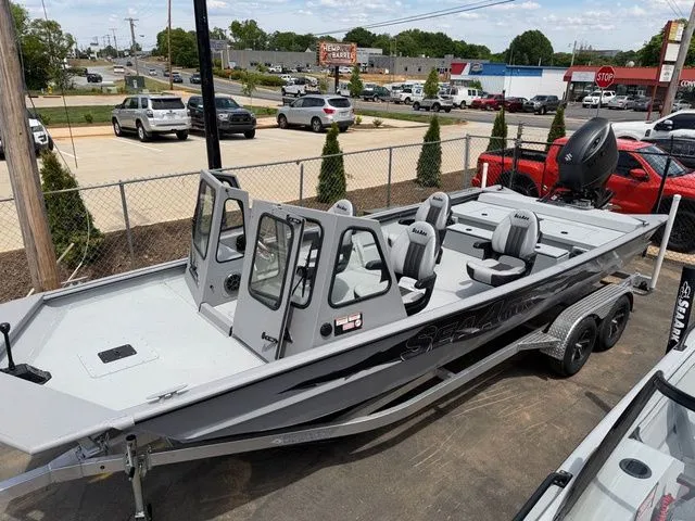 Slide: The Image of SeaArk 2272 MVT Flatcat 2026 - 4