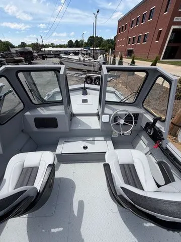 Slide: The Image of SeaArk 2272 MVT Flatcat 2026 - 7