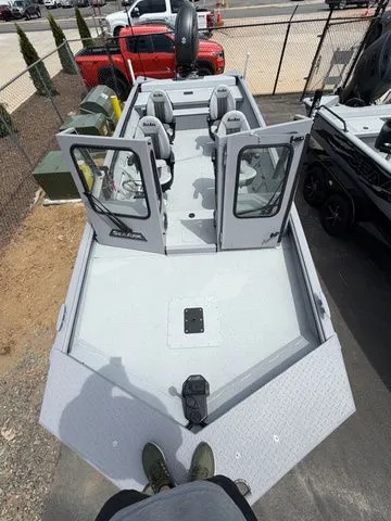 Slide: The Image of SeaArk 2272 MVT Flatcat 2026 - 8