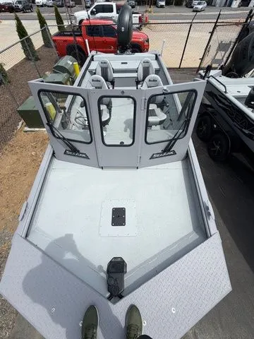 Slide: The Image of SeaArk 2272 MVT Flatcat 2026 - 9