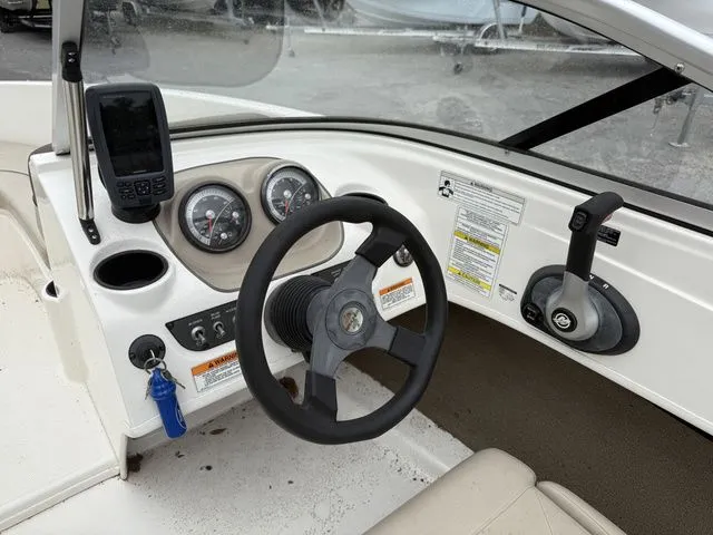 Slide: The Image of Bayliner 175 Bowrider 2015 - 11