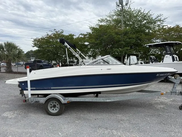 Slide: The Image of Bayliner 175 Bowrider 2015 - 3