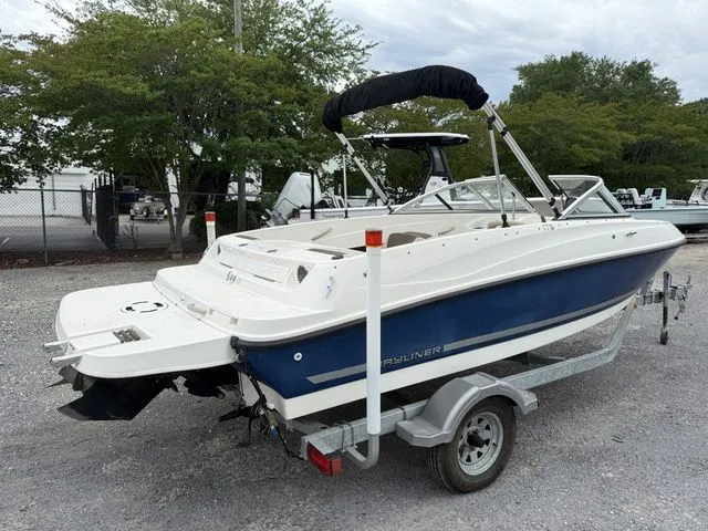 Slide: The Image of Bayliner 175 Bowrider 2015 - 4