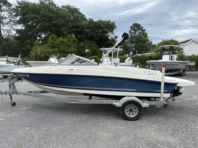 Slide: The Image of Bayliner 175 Bowrider 2015 - 6